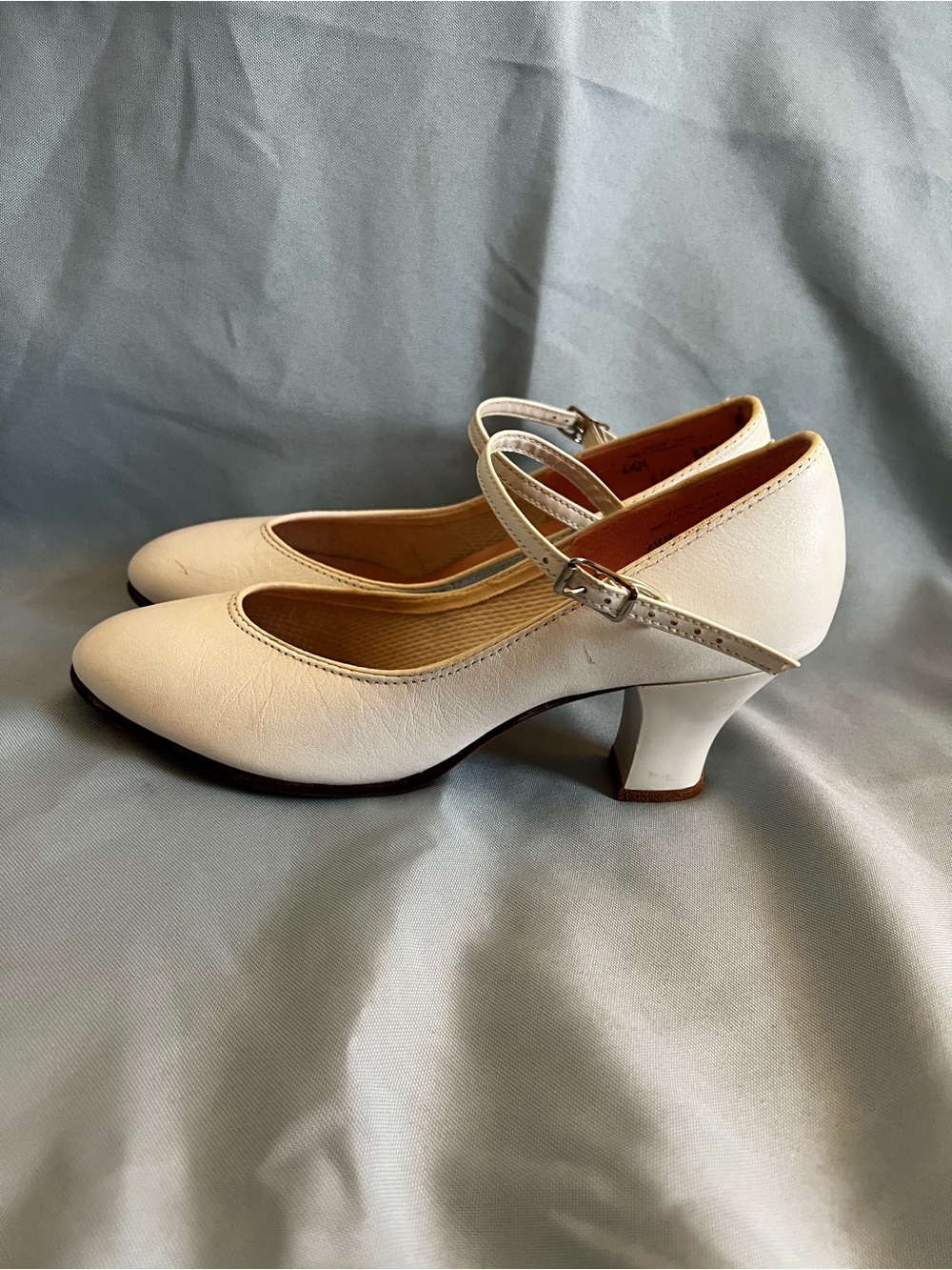 Vintage CAPEZIO White Leather Mary Jane Character Heels 6.5 USA Coquette